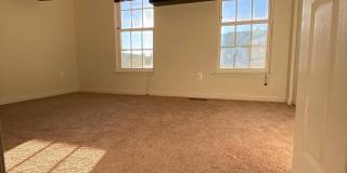 42793 PILGRIM Square Gallery 18