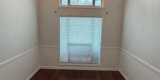 Charming 3-Bedroom Home In City Square! Gallery 4