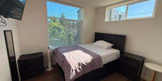 Fully Furnished - 9 Bed 3 Bath U-District Home! Gallery 13
