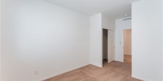 6217 Seastrand Street Gallery 37