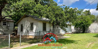 Available July 17: 1950's Home Walkable to Texas State Gallery 1
