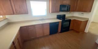 Room in 5 Bedroom Home at Genlee Dr Gallery 5