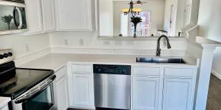 Room in 2 Bedroom Home at Donatello Ave Gallery 1