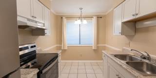 Charming 2 BD, 2.5 BA Townhome w/ a Community Pool in a Prime Winston Location Gallery 3