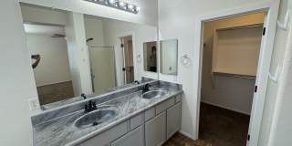 3bd/2ba 1374 sq ft in Chandler with POOL Gallery 11