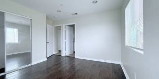 1549 East 50th Street Gallery 15