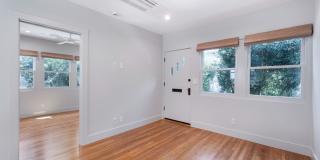 Beautiful 1 bed / 1 bath bungalow-style apartment now available! Gallery 3