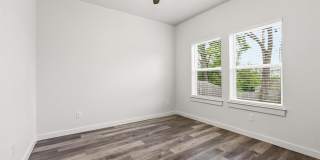 1221 W Johnson Street Gallery 17