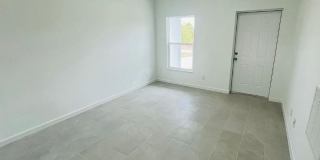 2-bed/ 1-bath single home in the quiet and peaceful Alva! Gallery 6