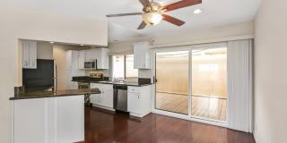 Woodlands South - La Jolla Townhome Gallery 9