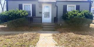 2 Bedroom Home with Fenced Yard Gallery 1