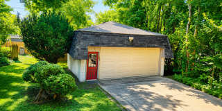 Spacious 2 Bedroom Home w/ 2.5 car garage - Westmont Gallery 16