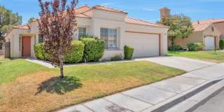 Vaulted Ceilings, Cozy Fireplace & Desirable Single-Story Living Near The Lakes! Gallery 3