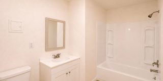 4723 Arlington Avenue Gallery 16