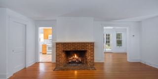 12 Roosevelt Road Gallery 7