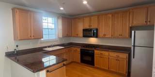 2 bedroom 2.5 Bathroom Windsor Town Green Condo with carpet and A/C Gallery 7