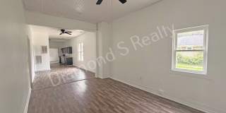 Updated 6 Bedroom Home! Gallery 4