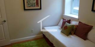 Nice 3 bed in Brookline Gallery 7