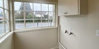 4Bd/1Ba Two Story House - Available to View! Gallery 5