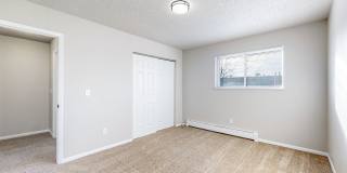 Updated 2 Bed Townhouse w/ Utilities Included! Gallery 15