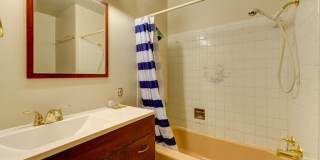 "Rare Find" Updated Large 5 Bedroom home W/Finished Basement! Gallery 16