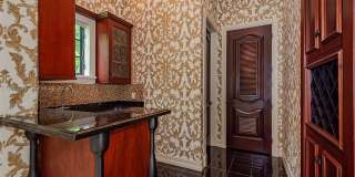 674 Ocean Blvd Gallery 15