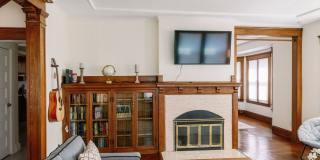 Huge 5 Bedroom House 5 minutes away from Yale! Huge 5 Bedroom House 5 minutes away from Yale! Gallery 3