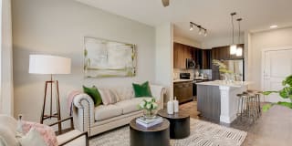 35 West at Champions Circle Apartments Gallery 6