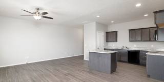 Spacious 3 Bedroom Duplex! Gallery 12