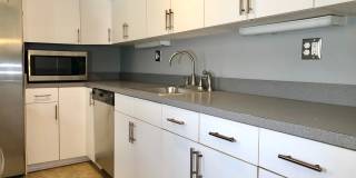 Charming 2 Bedroom/2 Bathroom Townhome in Federal Hill W/ Parking Gallery 8