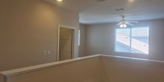 Beautiful 4 Bedroom 2.5 Bath with loft Gallery 16