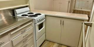 Tropic Seas one bdrm., one bath apartment, Oceanfront property, by Diamond Head and Kapiolani Park! Gallery 8