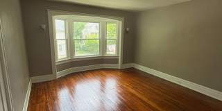Charming Three Bedroom Townhouse! Gallery 13