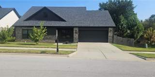 Nice Home in Farmington Close to Schools Gallery 1