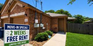 2 Weeks Free Rent / 3/2/2 Duplex / Stained Concrete Floors / Refrigerator / Fenced in Backyard / Close to HWY 46 & I-35 / CISD Gallery 1
