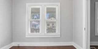 1023 W 37th Street Gallery 17