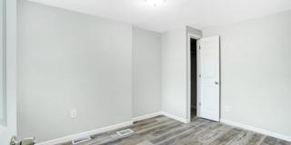 565 LINE Street Gallery 18