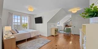 111 Pollock St Gallery 14