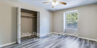 211 Versailles Boulevard Gallery 3