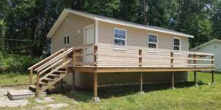 Charming Cottage with Lake View! Gallery 1