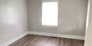 2 Bedroom Home, Fenced in Backyard + Garage! Available Now! Gallery 8