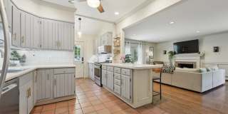 211 Pinelynn Road Gallery 4