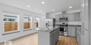 Beautiful New 3 Bedroom Townhome Gallery 1