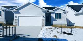 Beautiful 3 Bed Ranch Home w/ fully finished basement in Prime Norwalk Location Gallery 1