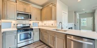 ** NEW PRICE ** Gorgeous 3-Bed Hillsboro Home with a Fenced Yard! Gallery 12