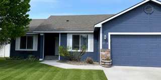 Private Backyard, Covered Patio & Room To Settle In! Gallery 1
