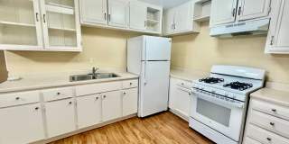 2759 College Blvd- 1/2 OFF 1ST MONTH! Extra Parking, Sun Room, Garage, Fireplace Gallery 4