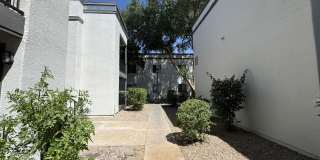 MELROSE DISTRICT CONDO WITH HUGE MOVE-IN SPECIAL – HALF OFF FIRST & SECOND MONTH’S RENT! Gallery 9