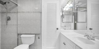 4020 N Hills Dr Gallery 15