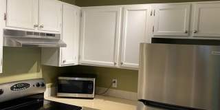 Condo in Pendleton Square Gallery 16
